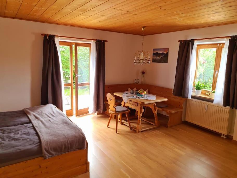 Ruhige Ferienwohnung In Bad Toelz Exterior photo